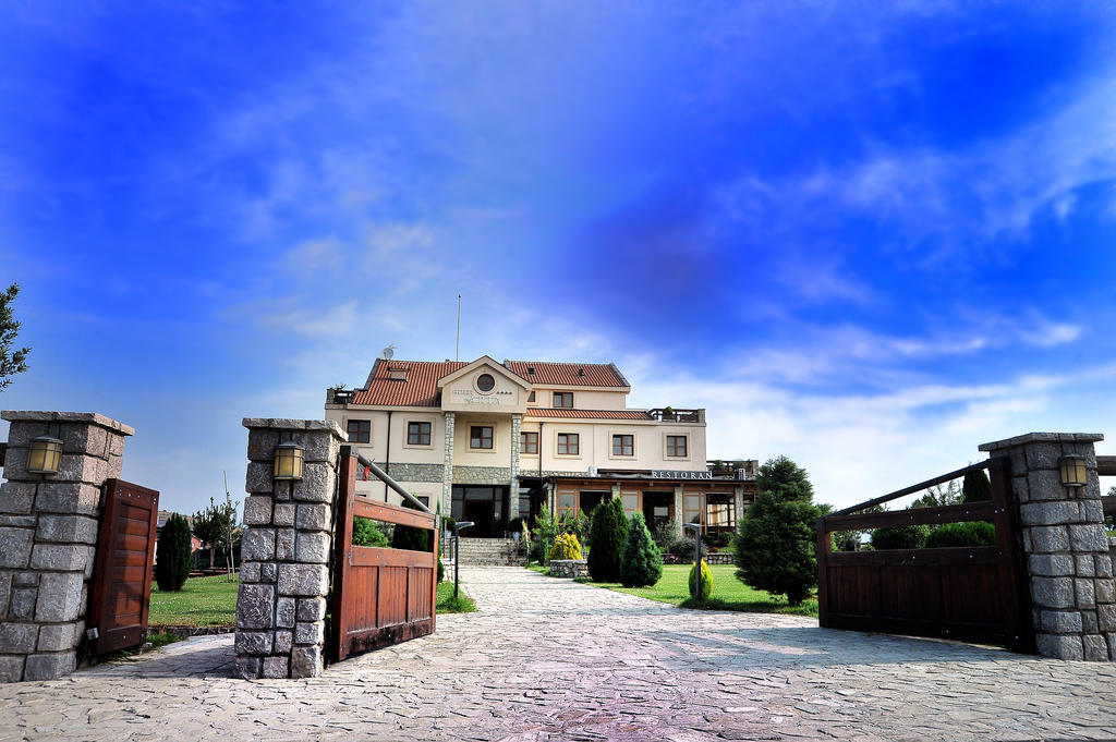 Hotel Aria Mitrovici  Exterior photo
